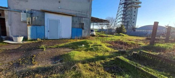 Almacén de 3 habitaciónes en Serravalle a Po, Italy No. 157451 4