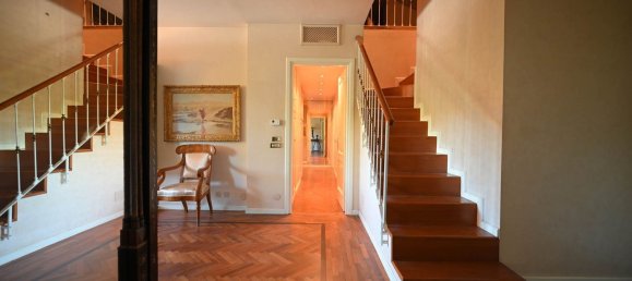 14 rooms Penthouse in Modena, Italy No. 290501 2