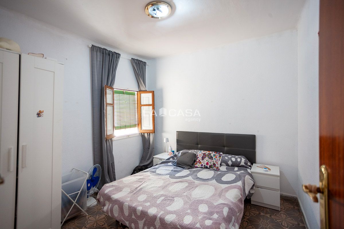 Apartamento de 3 dormitorios en L'Hospitalet de Llobregat, Spain No. 85215