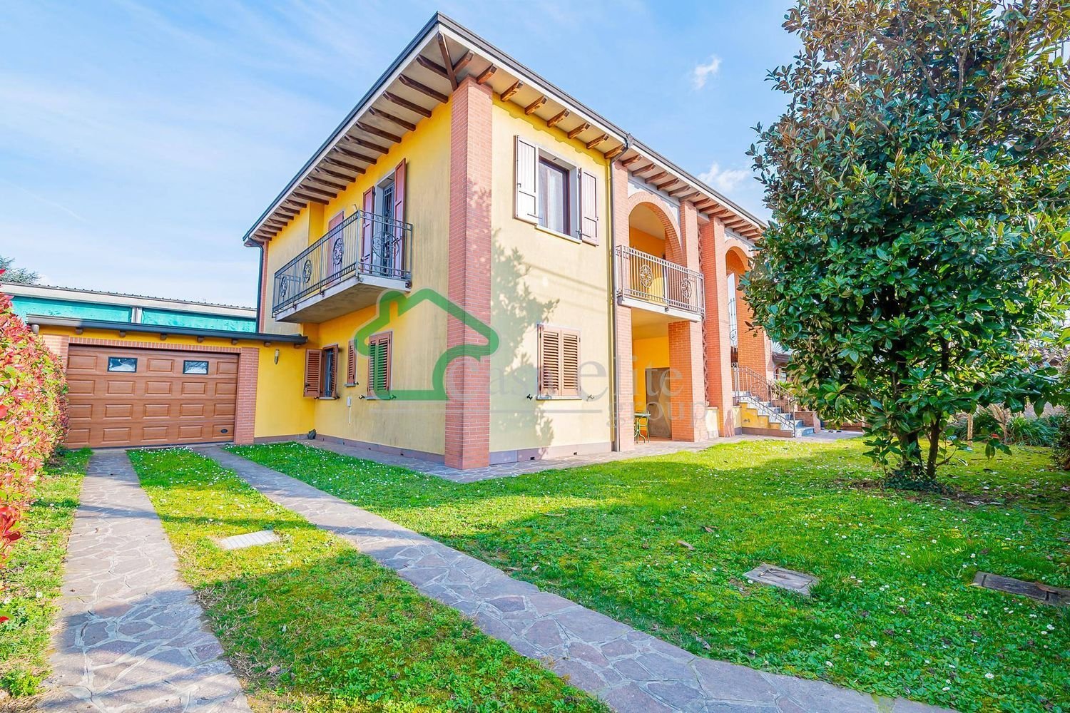 Вилла с 6 комнатами в Казалетто Чередано, Италия № 188492