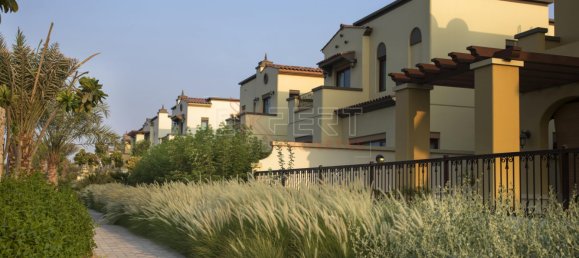 Villa de 3 dormitorios en Mirdif, UAE No. 7909 4