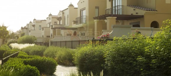 Villa de 3 dormitorios en Mirdif, UAE No. 7909 10