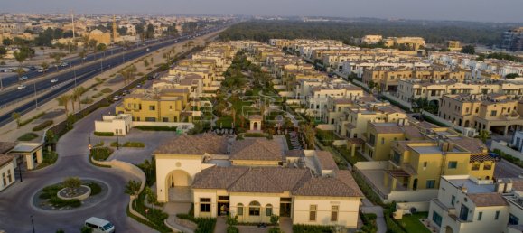 Villa de 3 dormitorios en Mirdif, UAE No. 7909 21