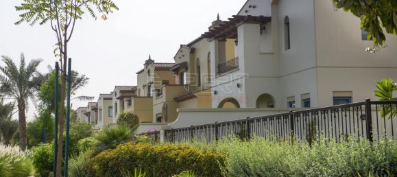 Villa de 3 dormitorios en Mirdif, UAE No. 7909 8