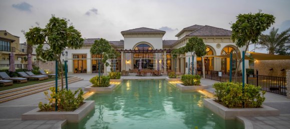 Villa de 3 dormitorios en Mirdif, UAE No. 7909 7