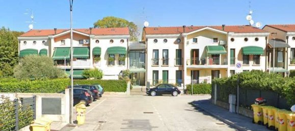6 rooms Apartment in Chiarano, Italy No. 213011 6
