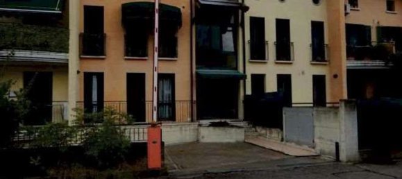 6 rooms Apartment in Chiarano, Italy No. 213011 23