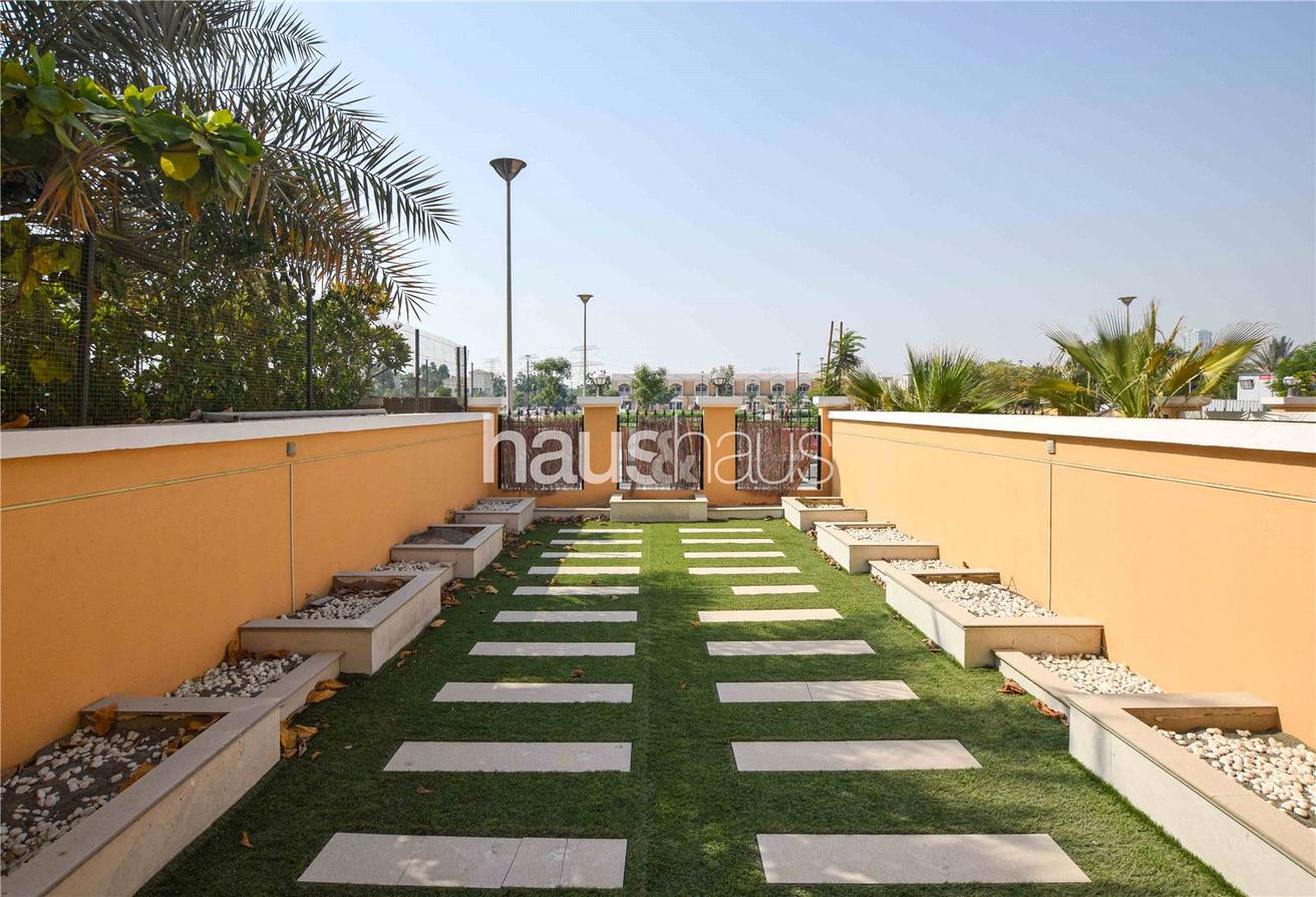 Moradia em banda T2 em Jumeirah Village Triangle, UAE N.º 99176