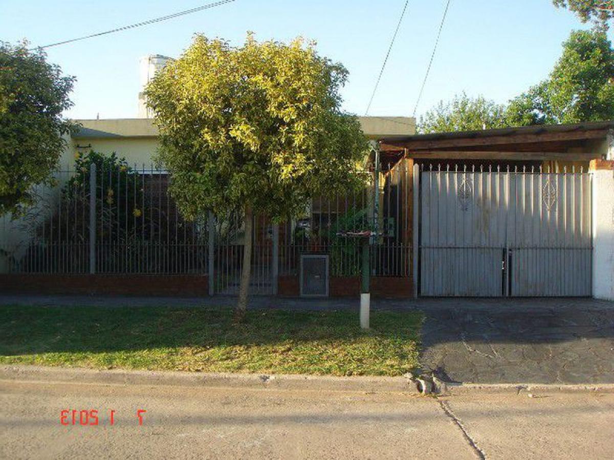 2 bedrooms House in Quilmes, Argentina No. 53710