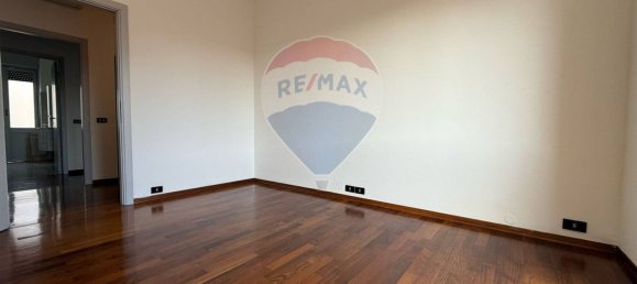 Apartamento de 3 dormitorios en Legnano, Italy No. 126887 8