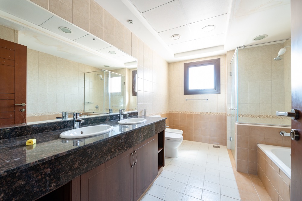 4 bedrooms Villa in Mudon, UAE No. 105582