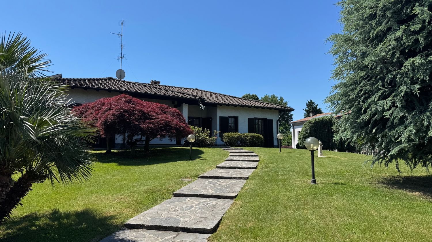 Вилла с 6 комнатами в Чериано Лагетто, Италия № 278886