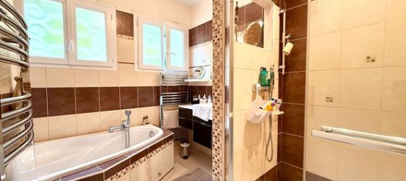 5 bedrooms House in Fecamp, France No. 353630 8