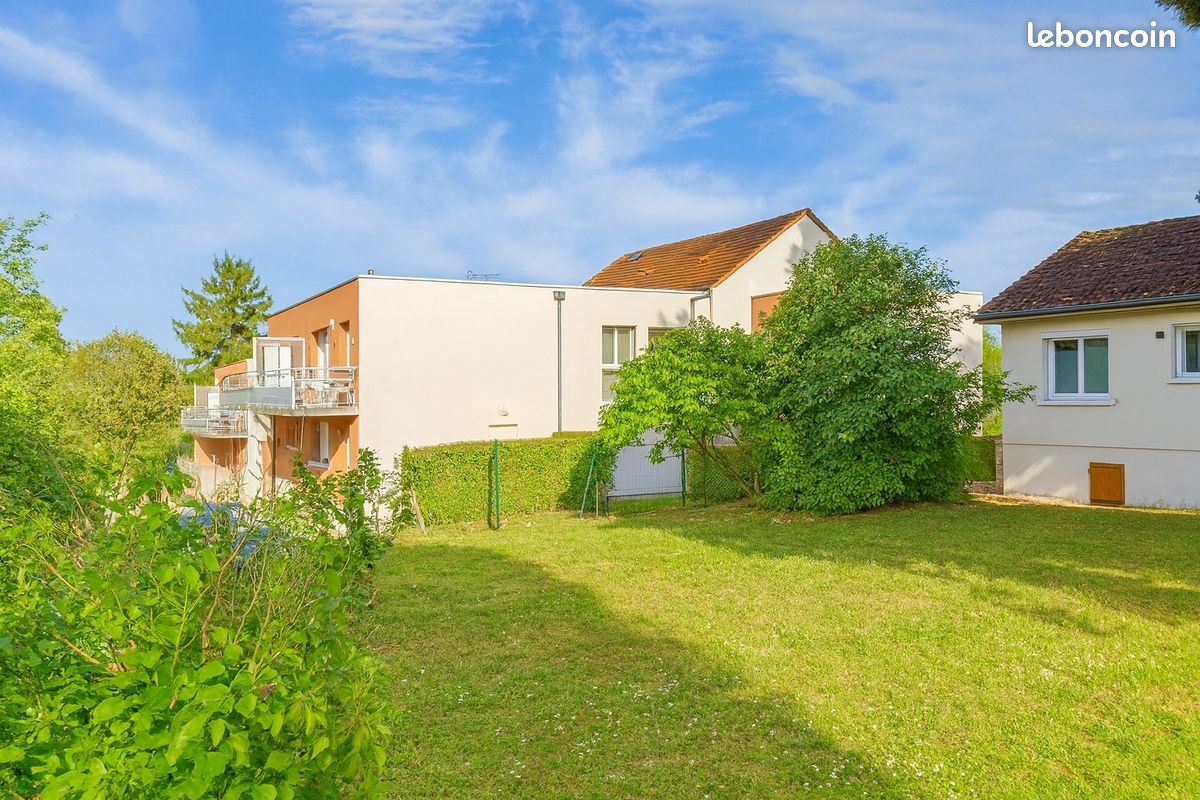 Grundstück in La Chapelle-Saint-Ursin, France, Nr. 363091