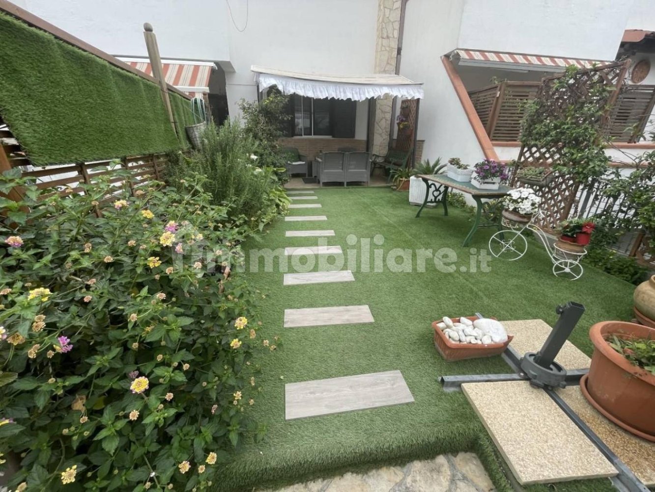 Casa de 6 dormitorios en Taranto, Italy No. 343928