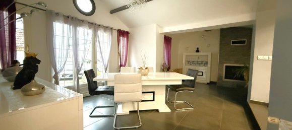 4 bedrooms House in Dammarie, France No. 54278 3