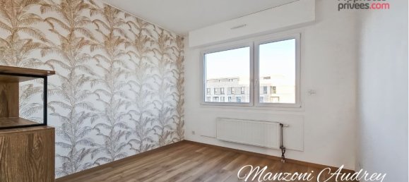 2 bedrooms Apartment in Troyes, France No. 48719 9