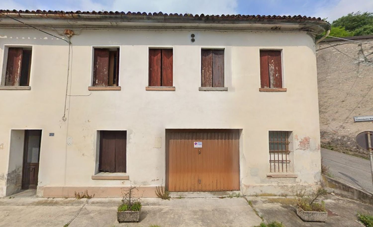 Дом с 5 комнатами в Сегузино, Италия № 261301