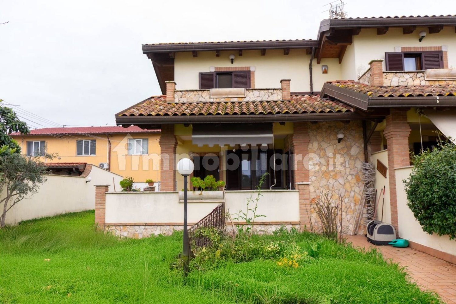 2 bedrooms Villa in Rome, Italy No. 193740