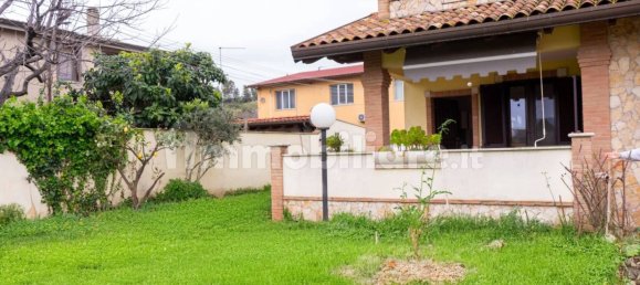 2 bedrooms Villa in Rome, Italy No. 193740 2