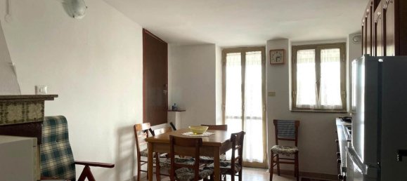 6 rooms Apartment in Borgia, Italy No. 211201 3