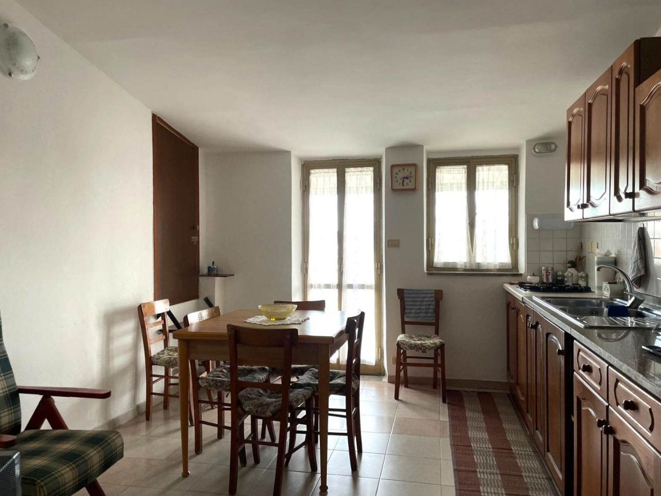6 rooms Apartment in Borgia, Italy No. 211201