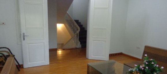 Casa de 4 dormitorios en Tay Ho, Vietnam No. 1682 9