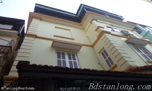 Casa de 4 dormitorios en Tay Ho, Vietnam No. 1682