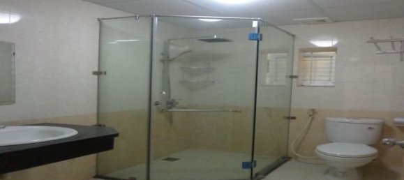 Casa de 4 dormitorios en Tay Ho, Vietnam No. 1682 8