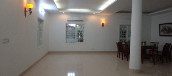 Casa de 4 dormitorios en Tay Ho, Vietnam No. 1682 6