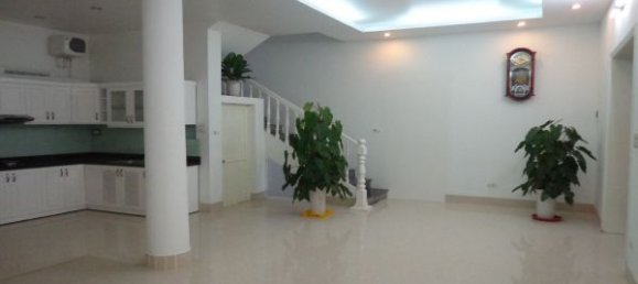 Casa de 4 dormitorios en Tay Ho, Vietnam No. 1682 5