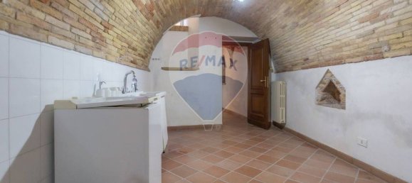 8 rooms Apartment in Chieti, Italy No. 298979 6