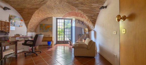 8 rooms Apartment in Chieti, Italy No. 298979 3