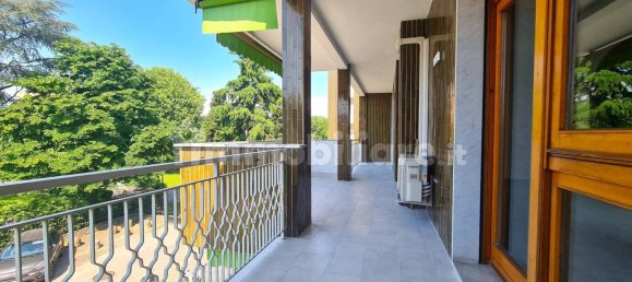 3 bedrooms Apartment in Milan, Italy No. 374330 4