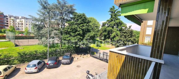 3 bedrooms Apartment in Milan, Italy No. 374330 2