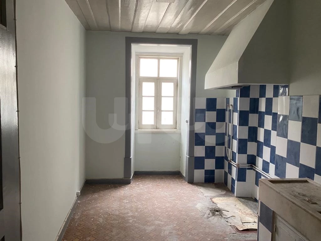 464m² Building in Coimbra, Portugal No. 64476