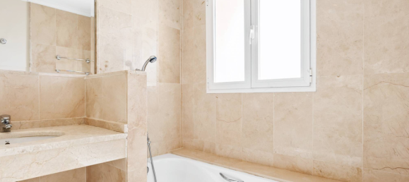 Apartamento de 2 dormitorios en Marbella, Spain No. 56167 9