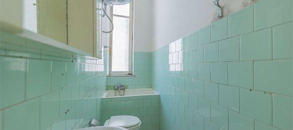 2 rooms Apartment in Rome, Italy No. 293622 4