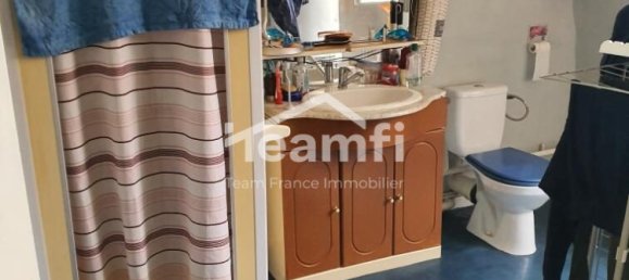 Edificio de 1 habitación en Saint-Amand-Montrond, France No. 53601 5