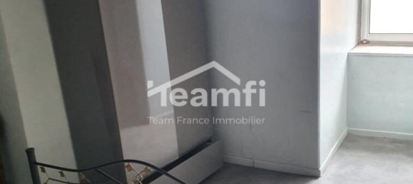 Edificio de 1 habitación en Saint-Amand-Montrond, France No. 53601 16