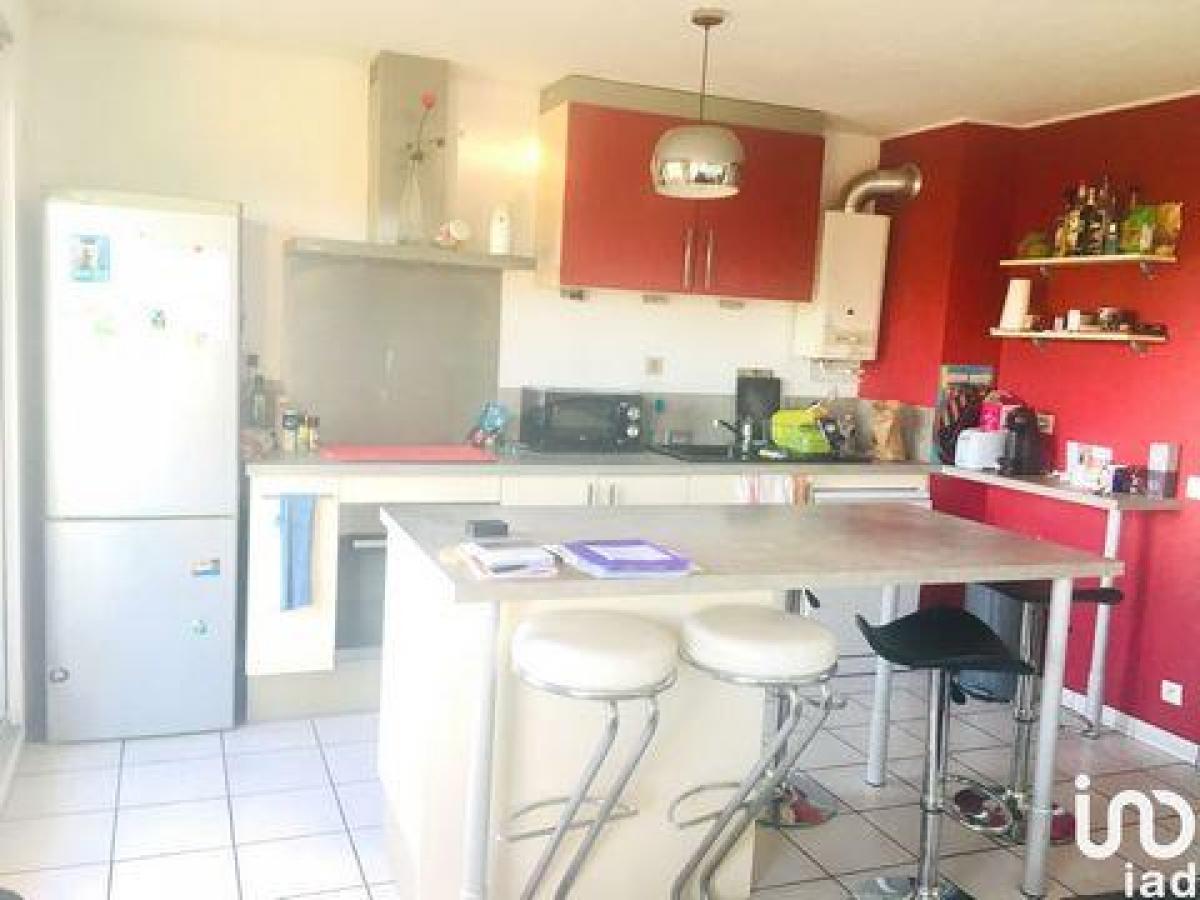 2 bedrooms Condo in Bron, France No. 22969