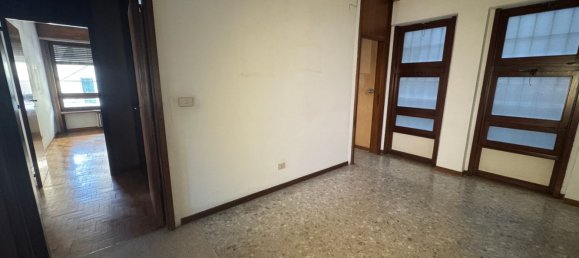 4غرفة شقة في Rome, Italy رقم 97051 96