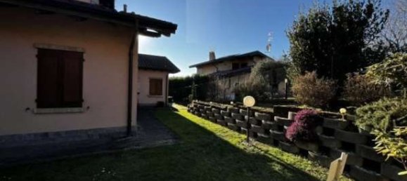5 rooms Apartment in Besozzo, Italy No. 262464 11