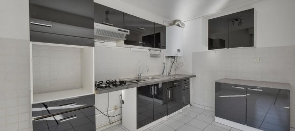 3 bedrooms Apartment in Le Pont-de-Claix, France No. 202660 2