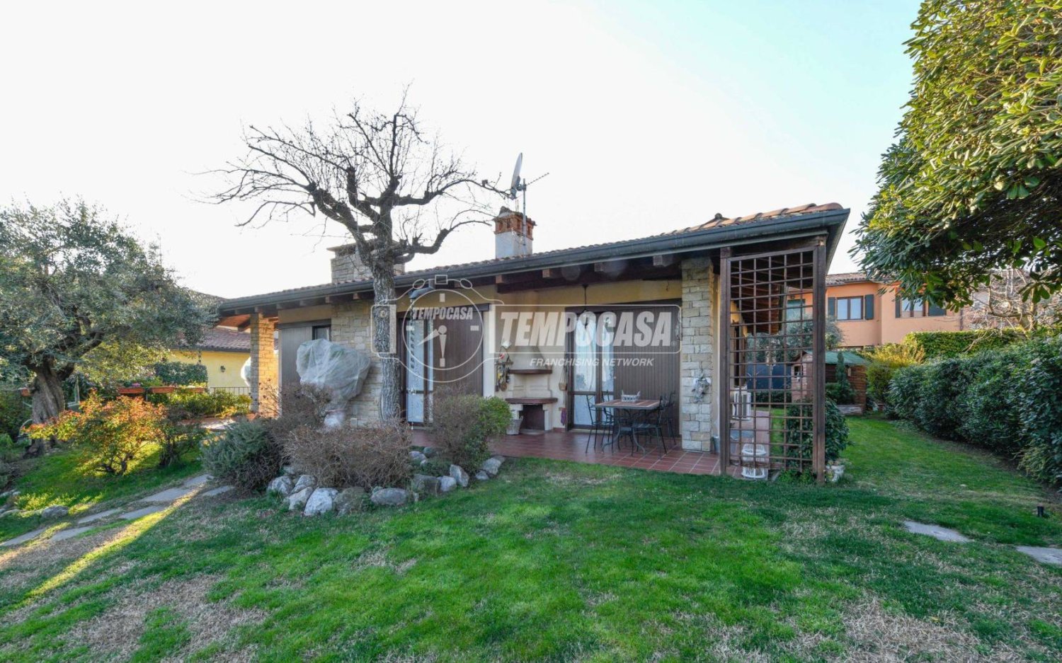 3 bedrooms Villa in Brescia, Italy No. 174592