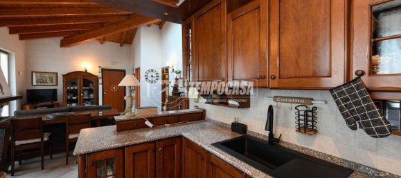 3 bedrooms Villa in Brescia, Italy No. 174592 9