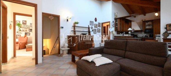 3 bedrooms Villa in Brescia, Italy No. 174592 8