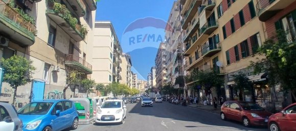 1غرفة عقار تجاري في Naples, Italy رقم 362040 2
