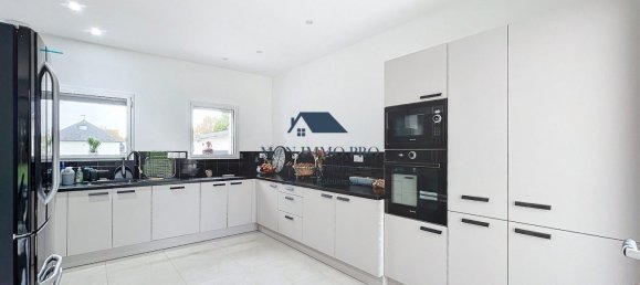 3 bedrooms House in Chanteloup, France No. 208786 4