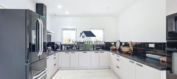 3 bedrooms House in Chanteloup, France No. 208786 5